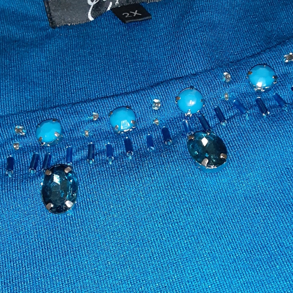 Plus size turquoise beaded blouse - Picture 6 of 7